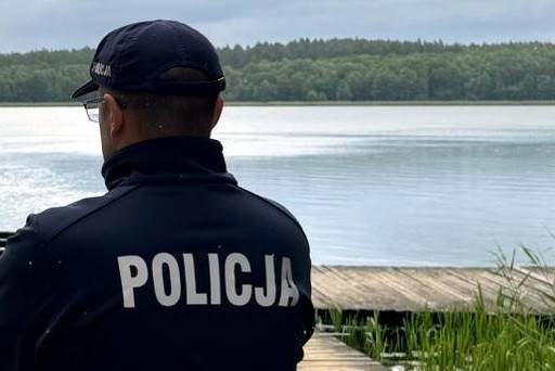 Puste kajaki, porzucone wiosła i zaginieni chłopcy… Poszukiwania trzech nastolatków z Łódzkiego na jeziorze w gminie Jedwabne