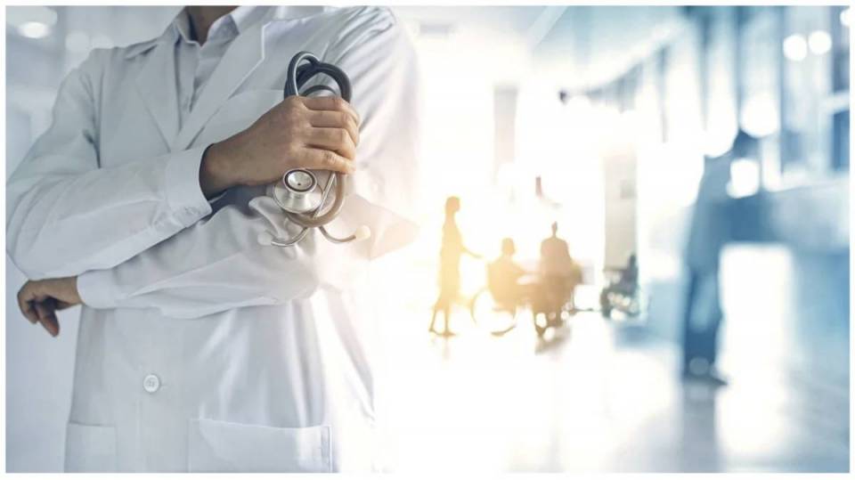 Majówka bez stresu - gdzie szukać pomocy medycznej, gdy zdrowie zawiedzie? [Lista SOR i izb przyjęć]